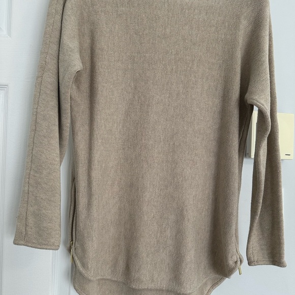 Michael Kors sweater. Medium. - Picture 3 of 11